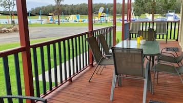 Standard Cabin, 2 Bedrooms, Kitchen (Lakeview Lodge) | Terrace/patio