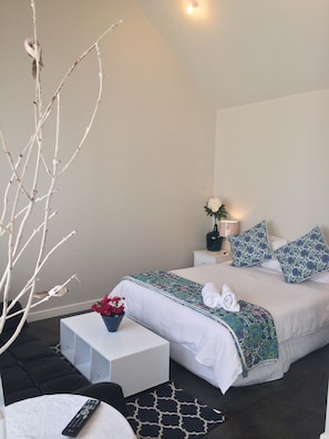 Iron/ironing board, free WiFi, bed sheets - Ruby's Queenscliff (Queenscliff)