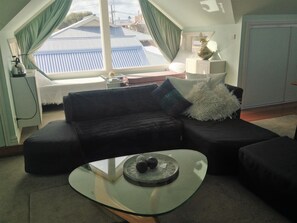 Deluxe Suite | Iron/ironing board, free WiFi, bed sheets