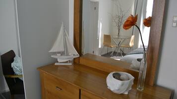 Superior Suite, 1 Queen Bed, Bathtub