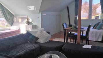 Deluxe Suite | Living area