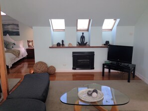 Deluxe Suite | Iron/ironing board, free WiFi, bed sheets - Ruby's Queenscliff (Queenscliff)