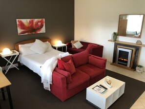 Iron/ironing board, free WiFi, bed sheets