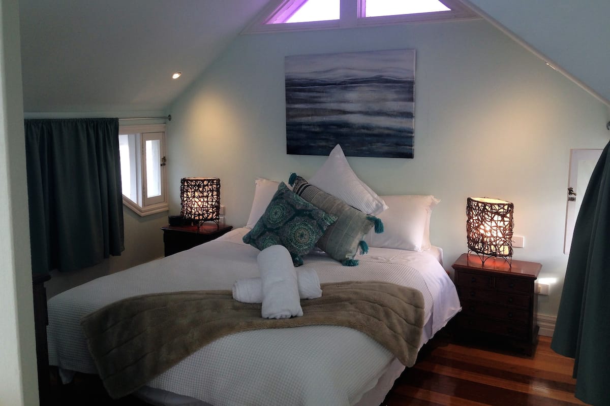 Deluxe Suite | Iron/ironing board, free WiFi, bed sheets