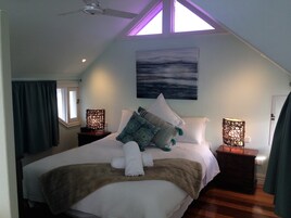 Deluxe Suite | Iron/ironing board, free WiFi, bed sheets