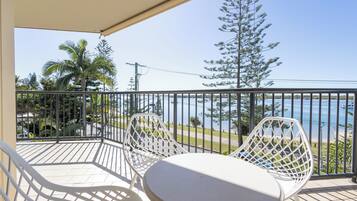 Standard-Apartment, 2 Schlafzimmer, Meerblick | Terrasse/Patio