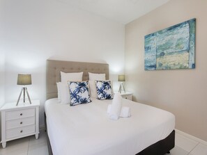 Deluxe Apartment, 2 Bedrooms | 1 bedroom, individually decorated, individually furnished - Rimini Holiday Apartments (Noosaville)