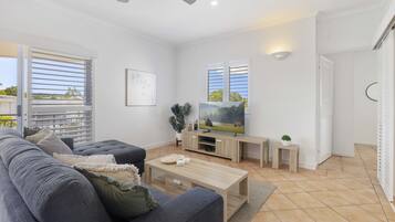 1 bedroom, individually decorated, individually furnished