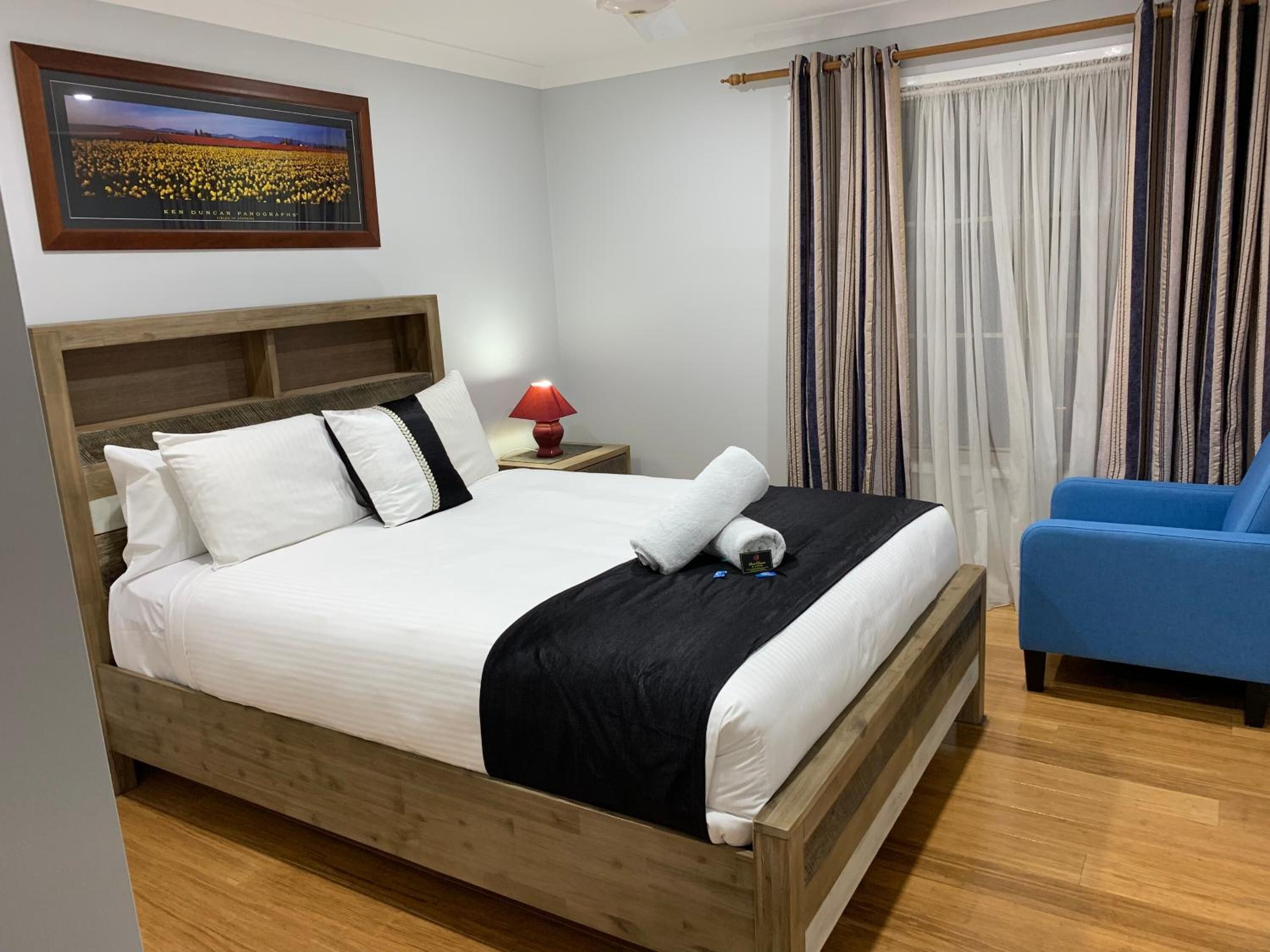 Iron/ironing board, free WiFi, bed sheets