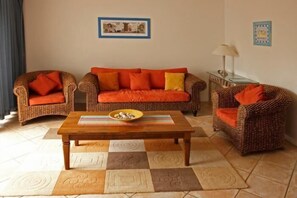 Living area - Santorini By The Sea Gold Coast (Miami)