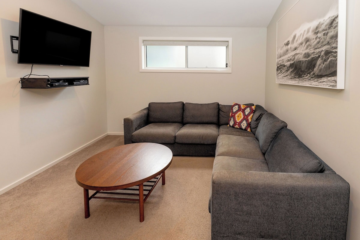 Two Bedroom Family Unit - 6 Berth (Linen Provided for Main Room ONLY - Photos Guide only) | Living area