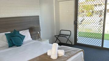 Individuelt innredet, skrivebord og skrivebord for bærbar PC