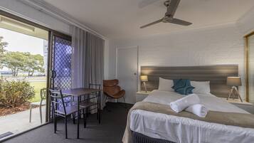 1 chambre, ameublement personnalisé, bureau