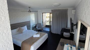 Desk, laptop workspace, iron/ironing board, free WiFi