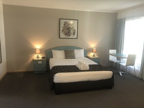 Executive Room, Non Smoking, Jetted Tub | Iron/ironing board, free WiFi, wheelchair access - Capricorn Motor Inn (Mulwala)