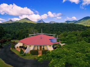 Front of property - A View of Mt Warning B&B (Dum Dum)