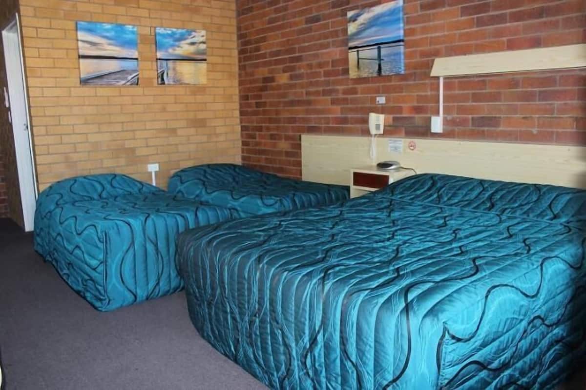 Familjesvit - 1 sovrum - icke-rökare (Family Room for 4) | Mörkläggningsgardiner, strykjärn/strykbräda, gratis wi-fi och sängkläder