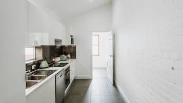 Appartement (Three Bedroom Apartment) | Literie de qualité supérieure, surmatelas, bureau