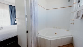 King Spa Room | Private spa tub