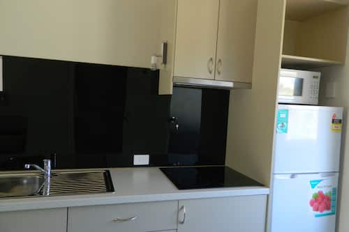 Self Contained Queen Room | Private kitchen