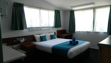 Habitación familiar (Standard) | Tabla de planchar con plancha, wifi gratis y ropa de cama