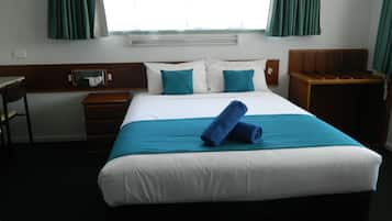 Habitación familiar | Tabla de planchar con plancha, wifi gratis, ropa de cama