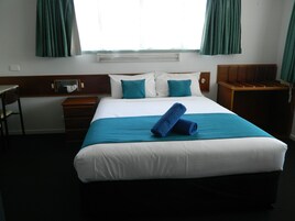 Family Room | Iron/ironing board, free WiFi, bed sheets