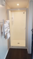 Suite superior, 1 habitación | Ropa de cama de alta calidad, caja fuerte, sistema de insonorización