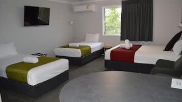 Estudio familiar, no fumadores, cocina básica | 1 dormitorio, ropa de cama de alta calidad, escritorio
