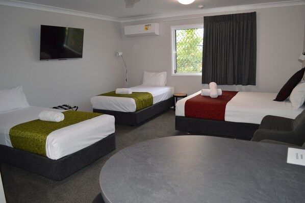 X Kitchenette, Non Smoking (Family) | Premium bedding, desk, laptop workspace, blackout drapes - Monte Carlo Motor Inn (Rosslea)