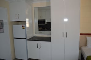 Studio familial | Cuisine privée | Réfrigérateur, four à micro-ondes, cafetière-théière