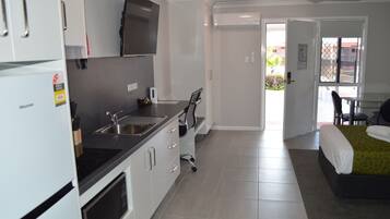 Superior Room, 1 Bedroom, Pool View | Living area