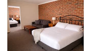 Bureau, rideaux occultants, chambres insonorisées