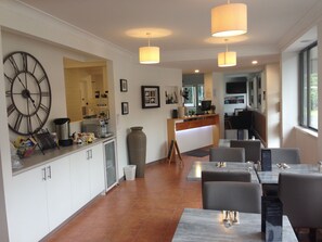 Interior - Fern Bay Motel (Fern Bay)