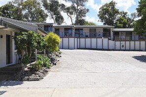 Front of property - Fern Bay Motel (Fern Bay)
