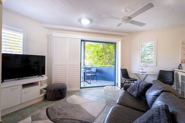 Standard Apartment, 1 Bedroom, Non Smoking, Kitchen | Living area | 49-inch flat-screen TV with cable channels, Smart TV, Netflix