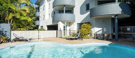 Outdoor pool, open 7:00 AM to 9:00 PM, pool loungers