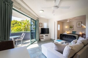 Apartamento estándar, 1 habitación, no fumadores, cocina | Zona de estar | Una Smart TV, Netflix, servicios de streaming