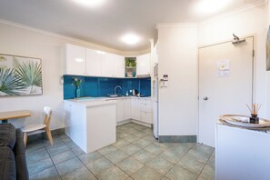 Standard Apartment, 1 Bedroom, Non Smoking, Kitchen | Private kitchen