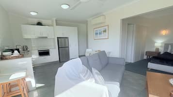 Apartament estàndard, 1 dormitori, no fumadors, cuina | Bany | Dutxa, articles de tocador gratuïts, assecador de cabells i tovalloles