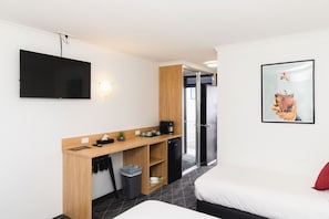 Bureau, fer et planche à repasser, Wi-Fi gratuit, draps fournis