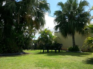 Garden - Golden Fountain Motel (Allenstown)