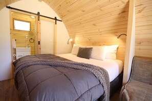 Chambre Simple, salle de bains attenante (Glamping Pod with)