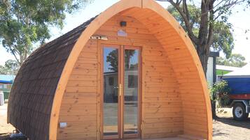 Glamping Pod with Ensuite | Iron/ironing board, cots/infant beds, free WiFi, bed sheets