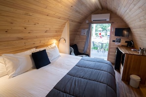 Glamping Pod with Ensuite | Iron/ironing board, cribs/infant beds, free WiFi, bed sheets