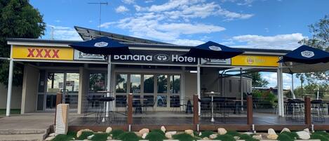 Vista frontal de la propiedad