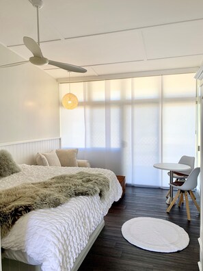 Executive Room | Premium bedding, soundproofing, bed sheets - Banana Hotel Motel (Banana)