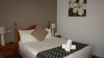 Standard-huone, tupakointi kielletty, poreamme (Spa Room) | Työpöytä, silitysrauta/-lauta, ilmainen Wi-Fi, vuodevaatteet