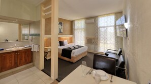 Economy Suite, 1 Bedroom, Non Smoking (New Economy Queen)