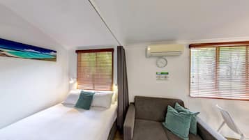 Monolocale | Tende oscuranti, ferro/asse da stiro, culle/letti per bambini (gratuiti)